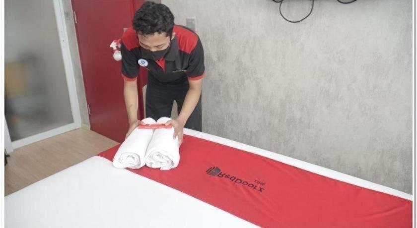 RedDoorz Plus near Mall Bali Galeria 2 Dempasar Exterior foto
