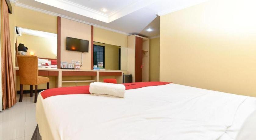 RedDoorz Plus near Mall Bali Galeria 2 Dempasar Exterior foto