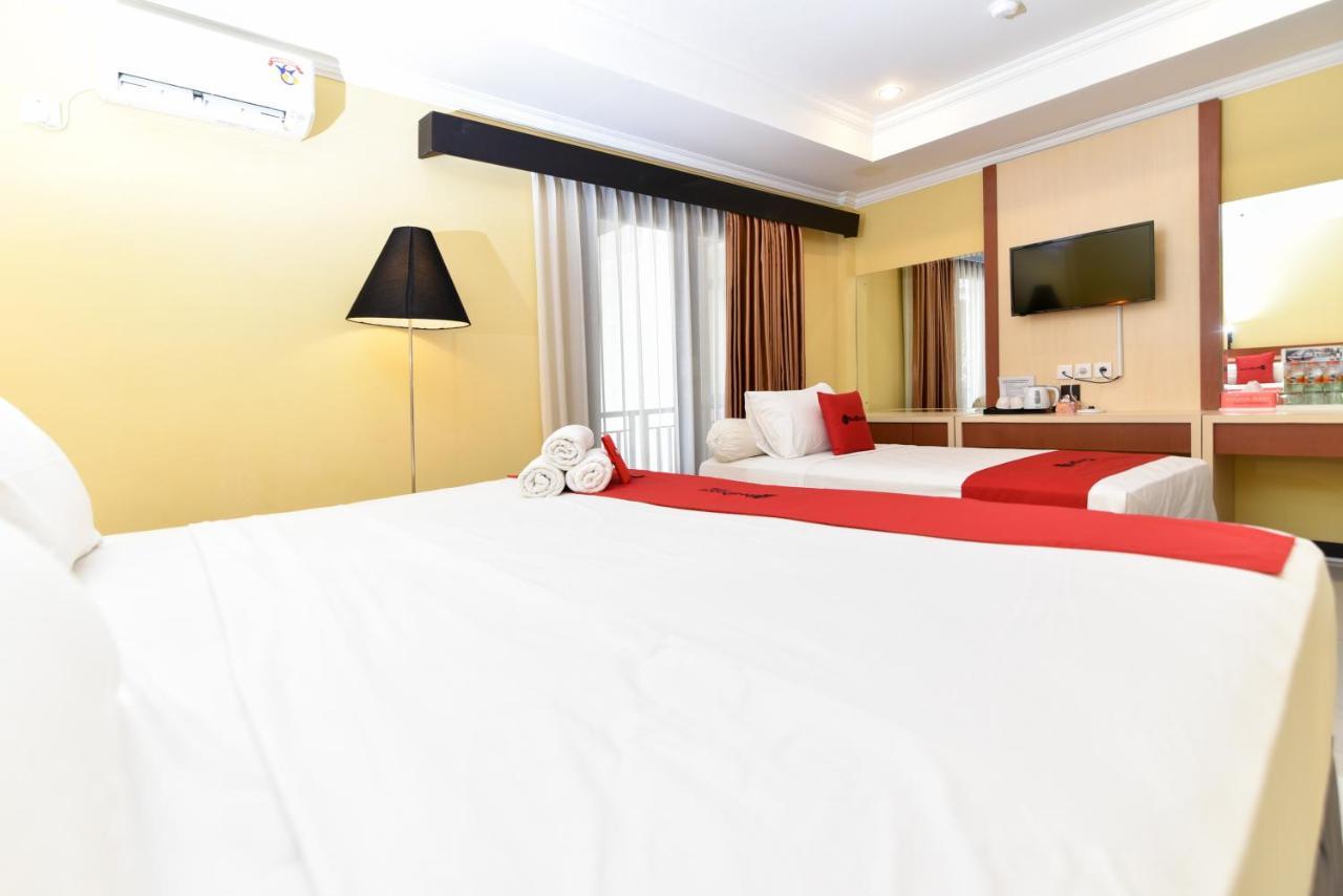RedDoorz Plus near Mall Bali Galeria 2 Dempasar Exterior foto