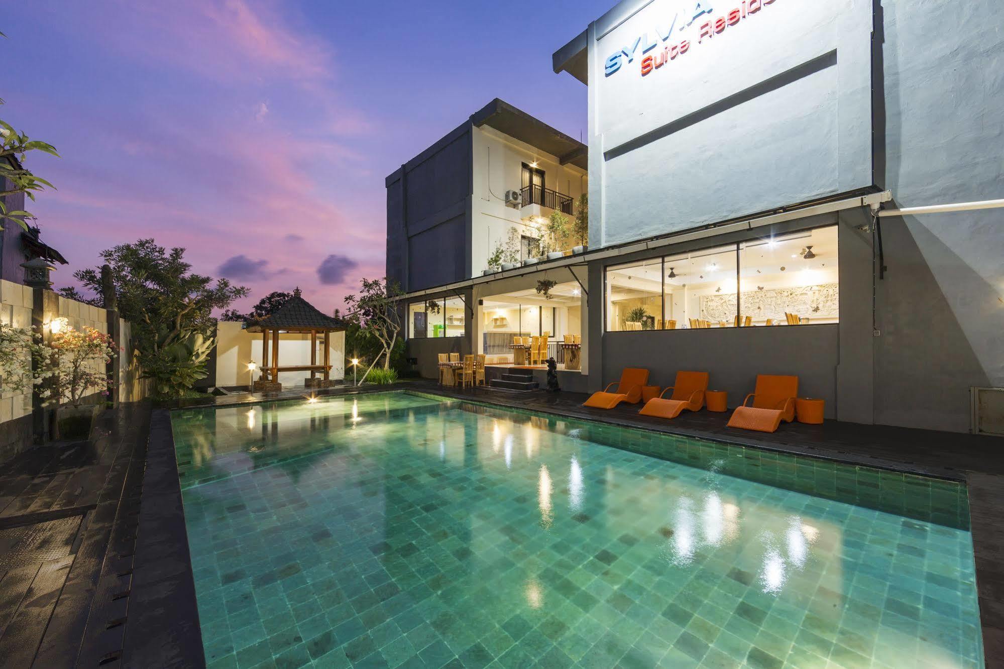 RedDoorz Plus near Mall Bali Galeria 2 Dempasar Exterior foto