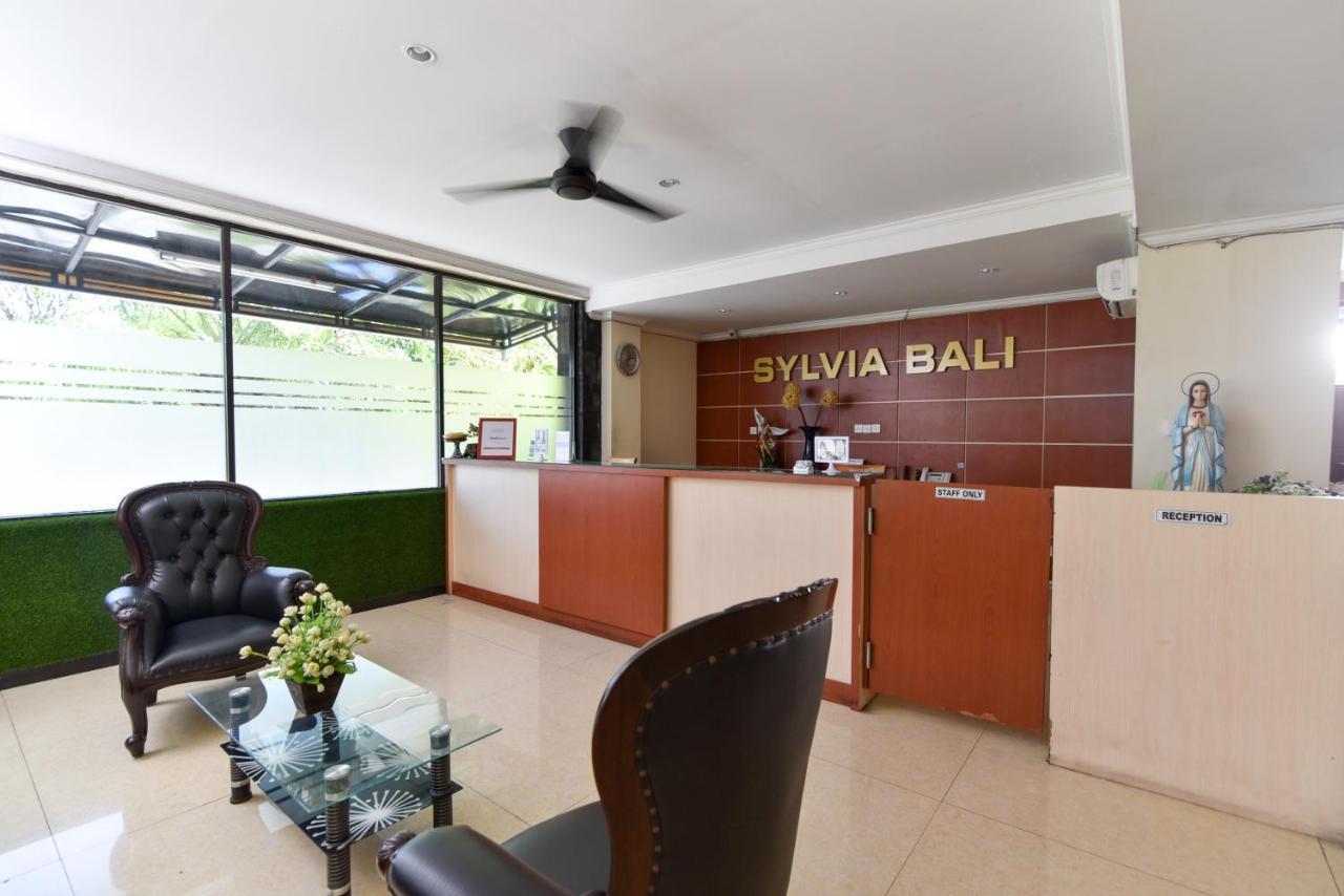 RedDoorz Plus near Mall Bali Galeria 2 Dempasar Exterior foto