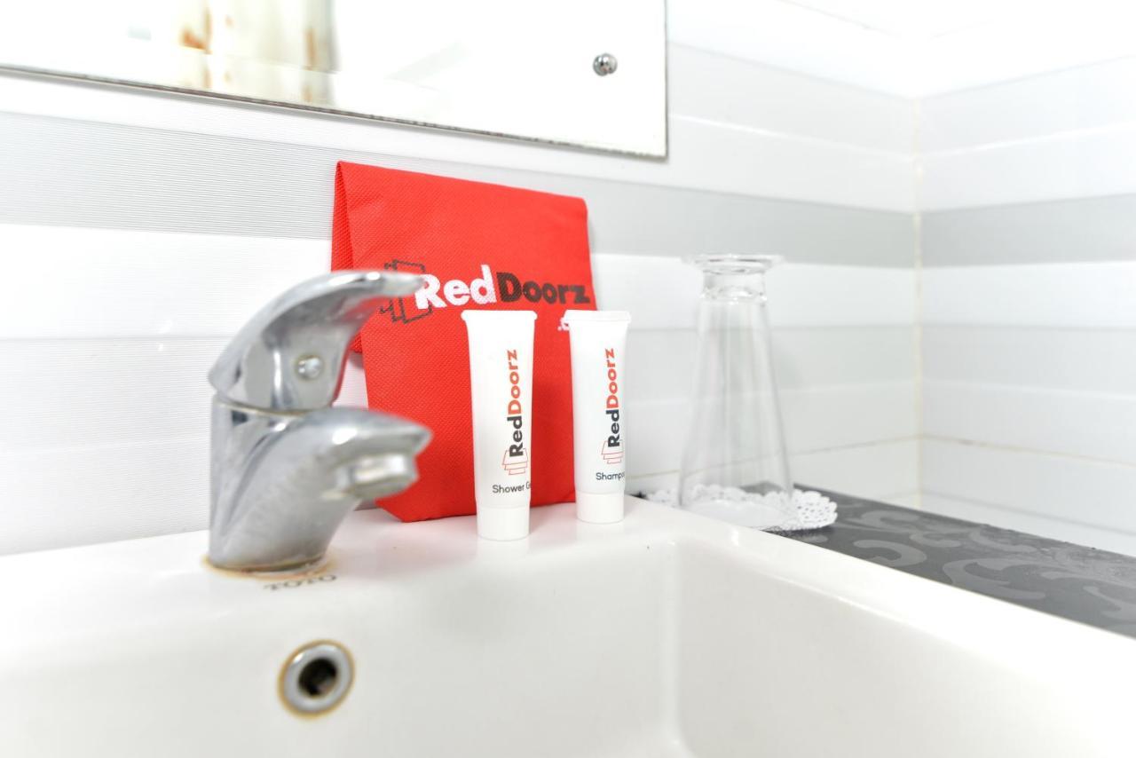 RedDoorz Plus near Mall Bali Galeria 2 Dempasar Exterior foto