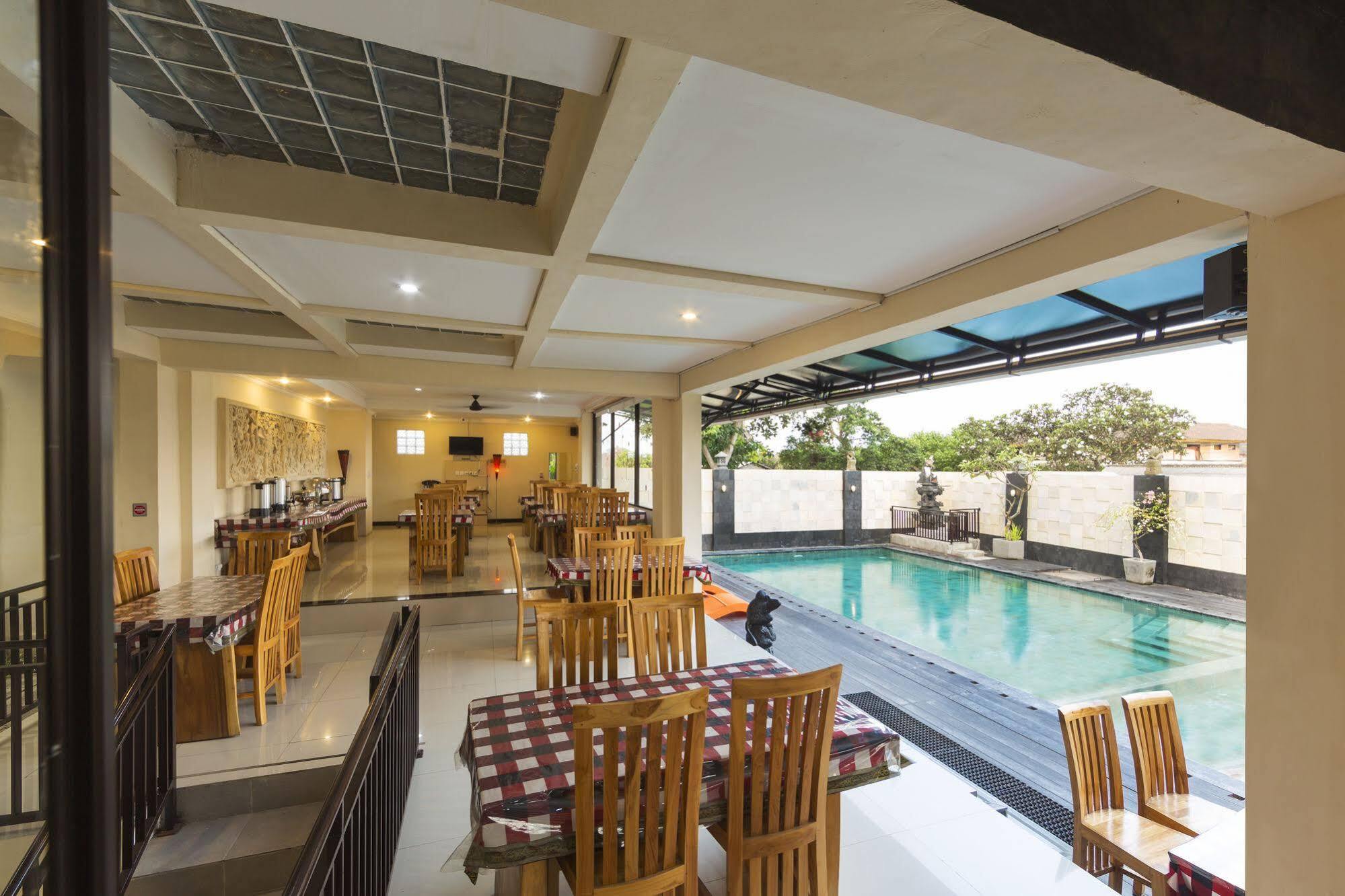RedDoorz Plus near Mall Bali Galeria 2 Dempasar Exterior foto