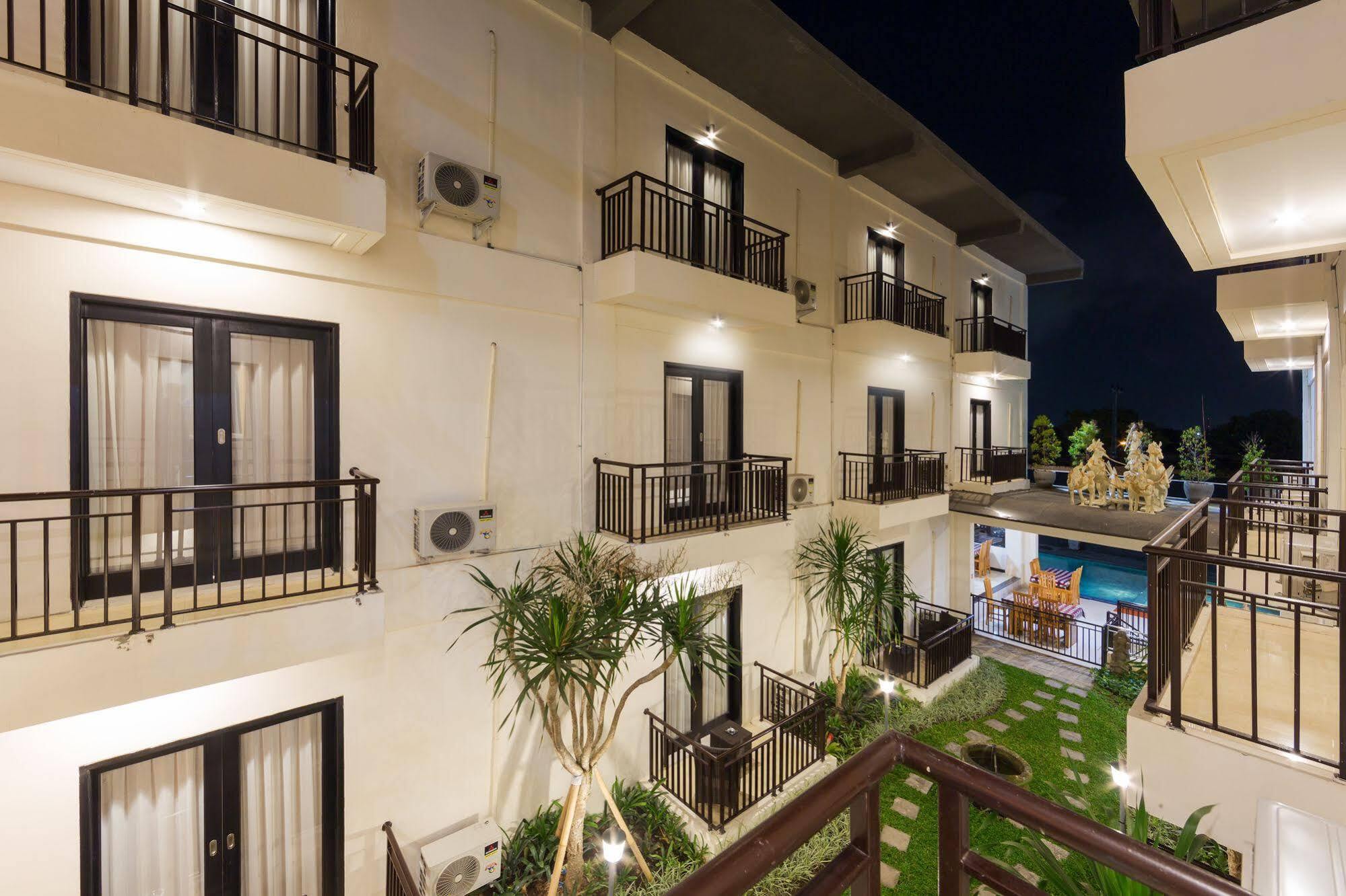 RedDoorz Plus near Mall Bali Galeria 2 Dempasar Exterior foto
