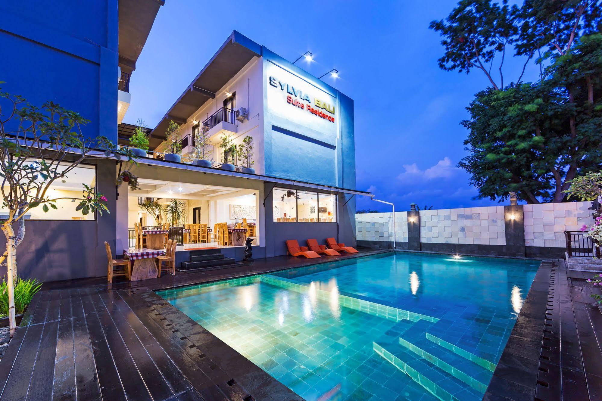 RedDoorz Plus near Mall Bali Galeria 2 Dempasar Exterior foto