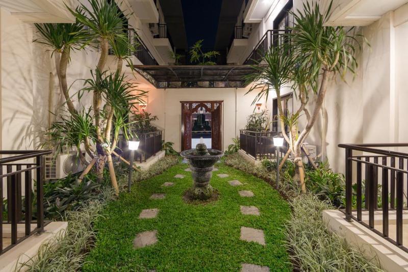 RedDoorz Plus near Mall Bali Galeria 2 Dempasar Exterior foto